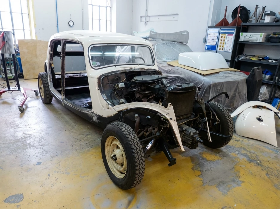 Atelier de restauration automobile, intérieur